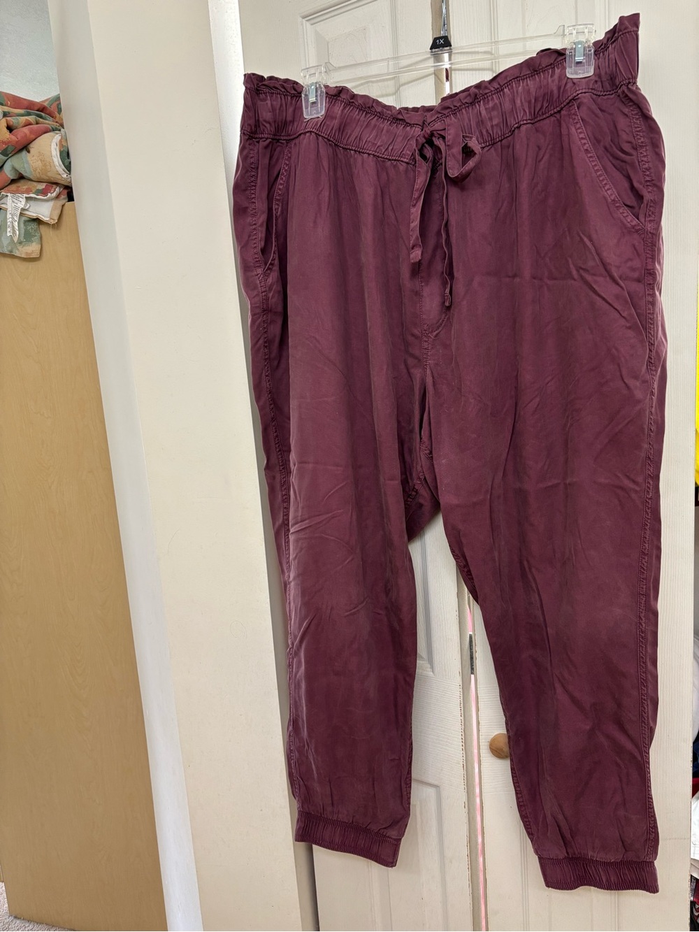 Women’s  Drawstring Casual Pants in plum